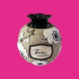 Pavillion gift round tea light holder